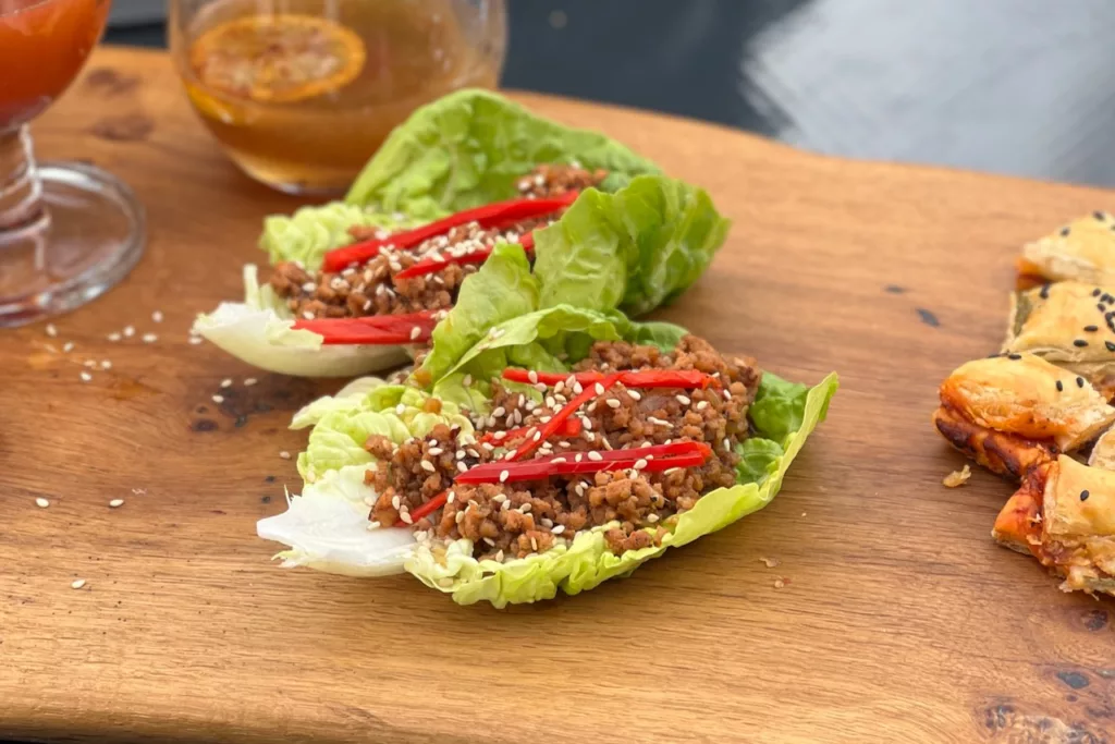 Spicy pork and lettuce