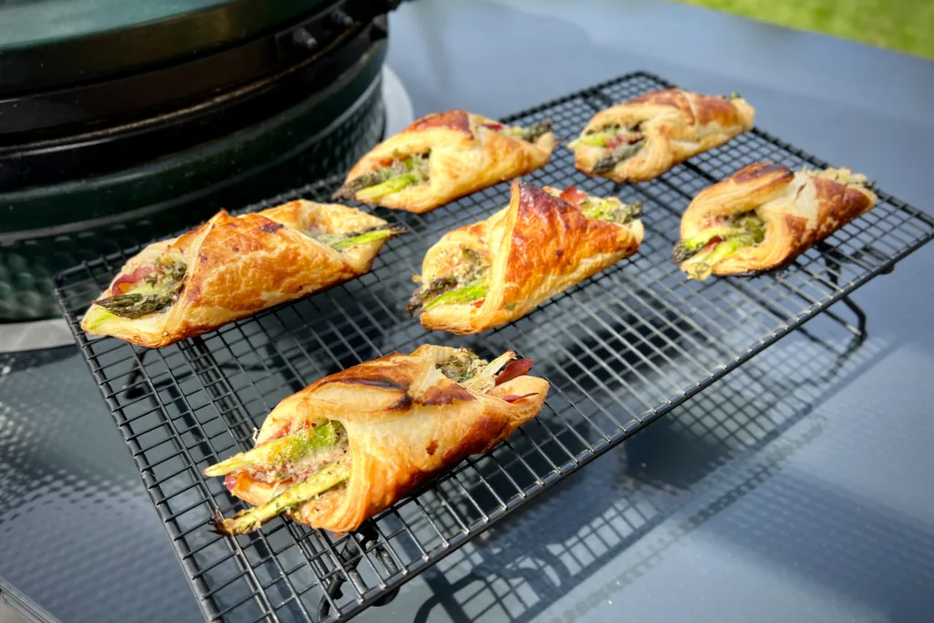 Asparagus and Prosciutto Pastries
